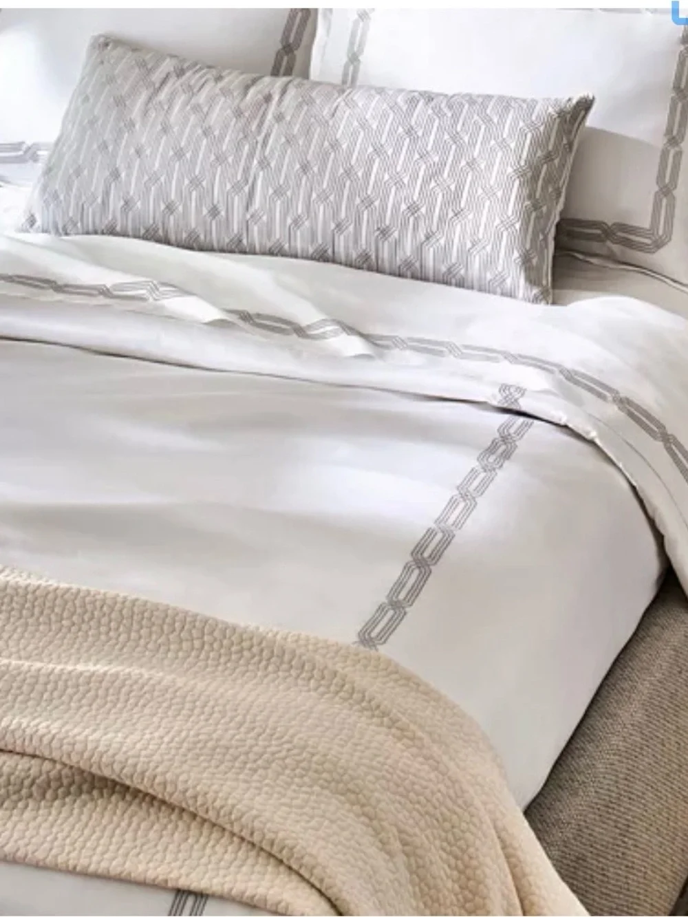 Hudson Park Tivoli Italian Linen King Duvet cover white/silver.